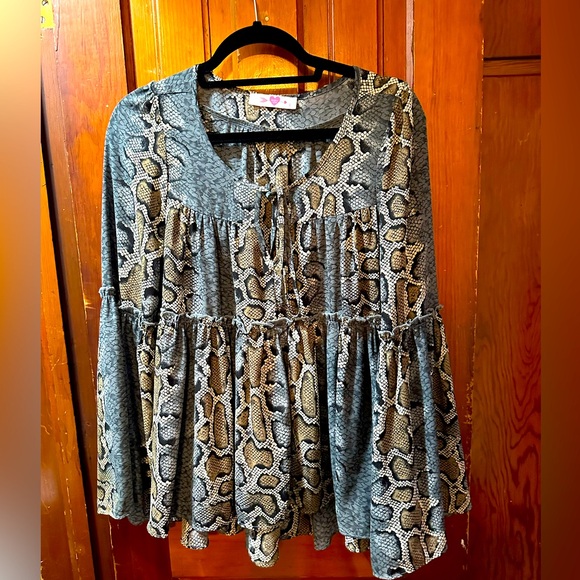 BUDDY LOVE - snake skin flowy top - Picture 1 of 5